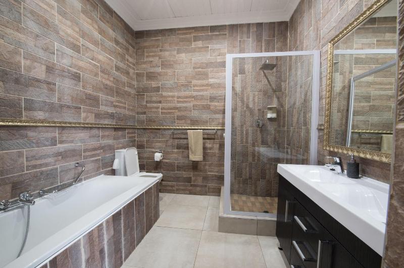 Sunset Manor Guest House image