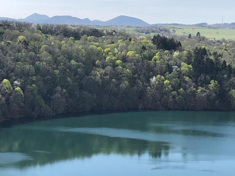 A l'Aube des Volcans image