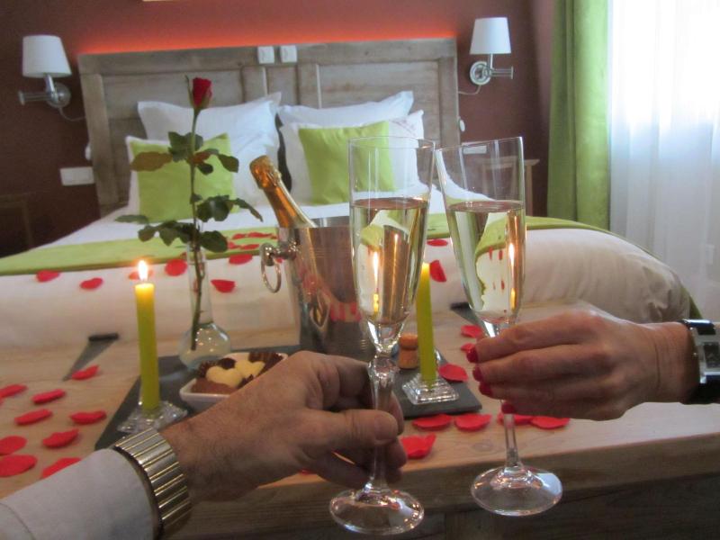 Le Relais Des Deux Tours image