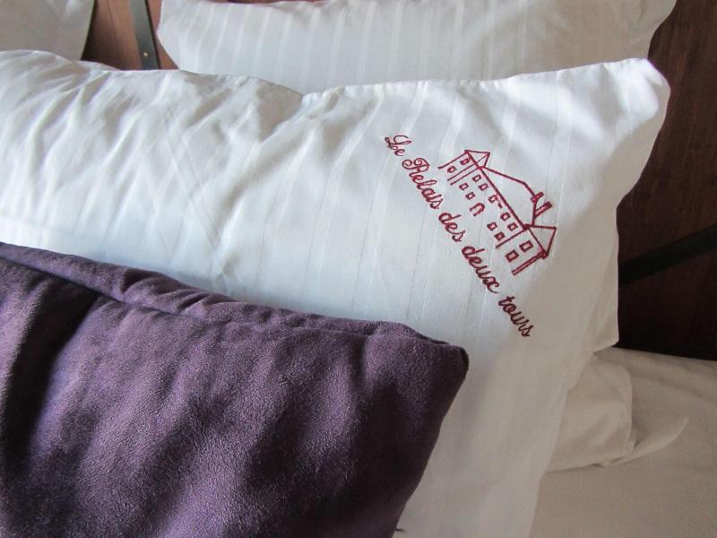 Le Relais Des Deux Tours image