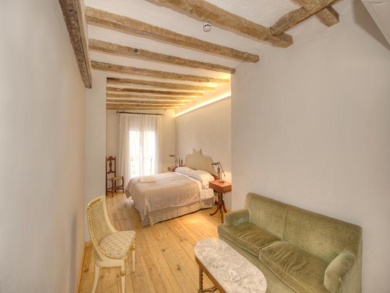 Lo Palauet De La Muralla image