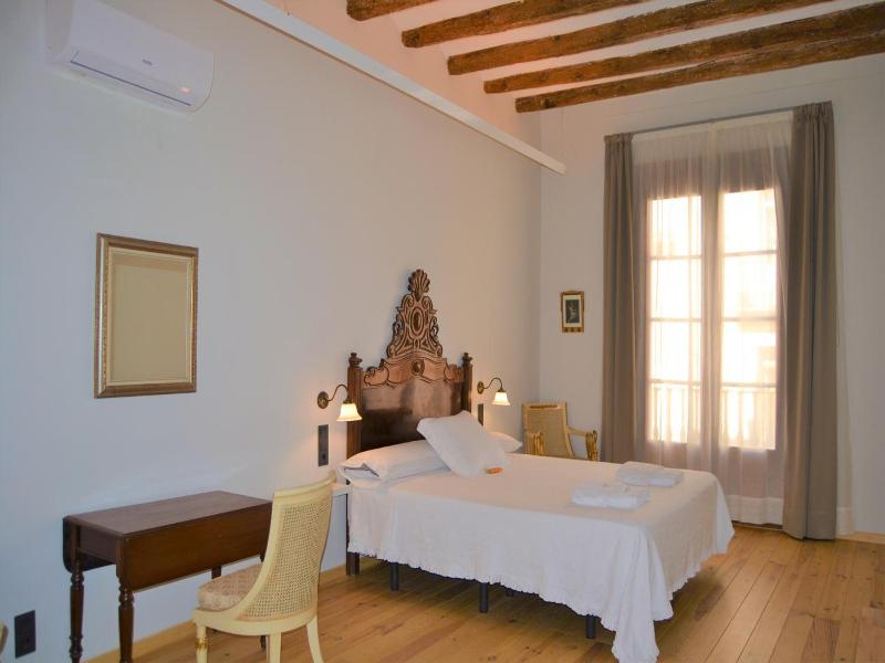 Lo Palauet De La Muralla image