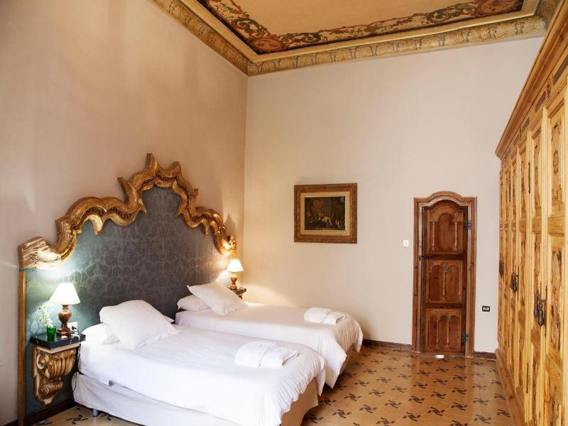 Lo Palauet De La Muralla image