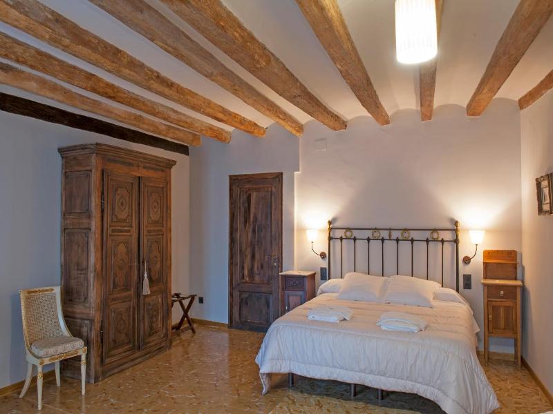 Lo Palauet De La Muralla image