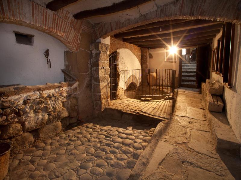 Lo Palauet De La Muralla image