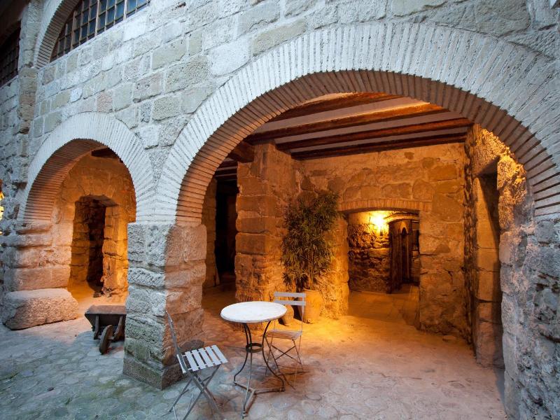 Lo Palauet De La Muralla image