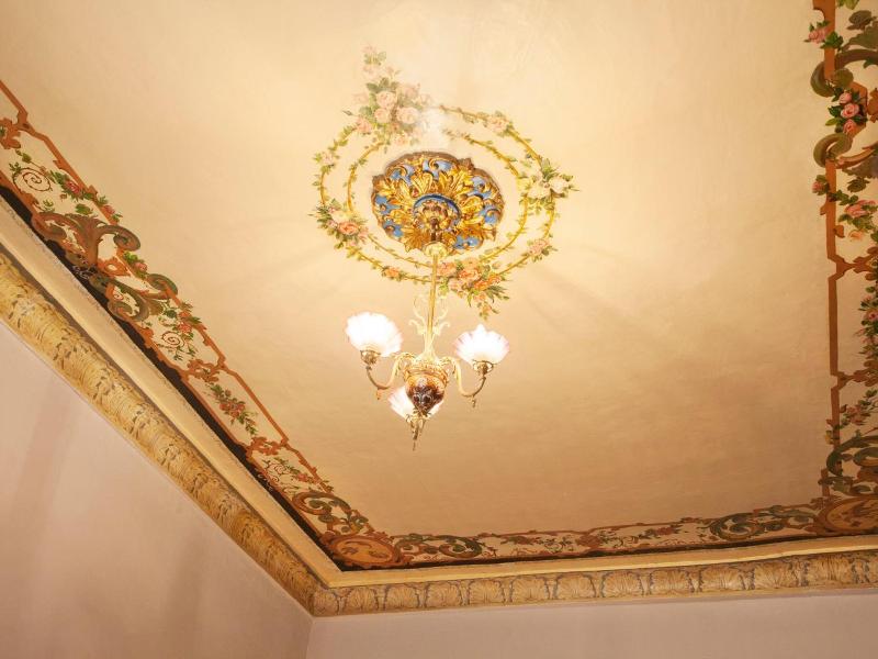 Lo Palauet De La Muralla image