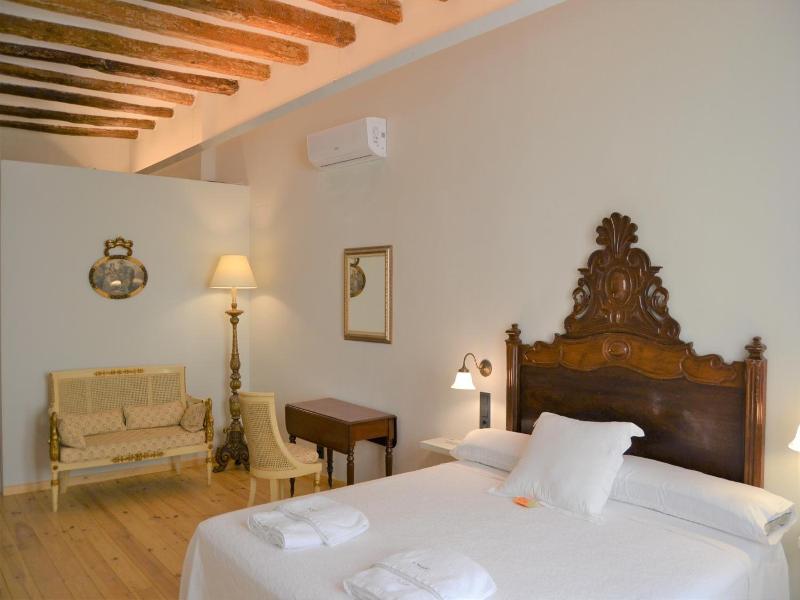 Lo Palauet De La Muralla image