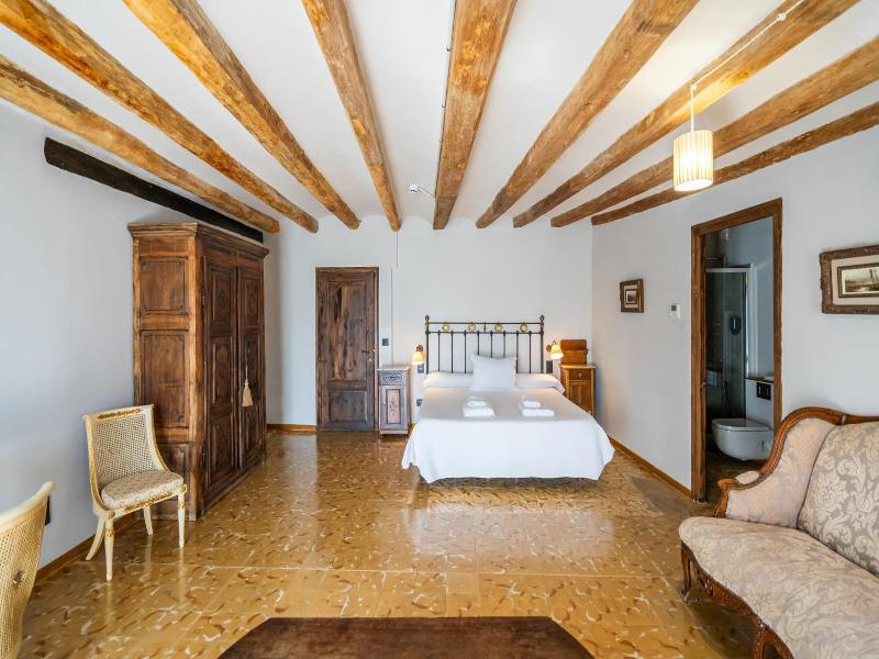 Lo Palauet De La Muralla image