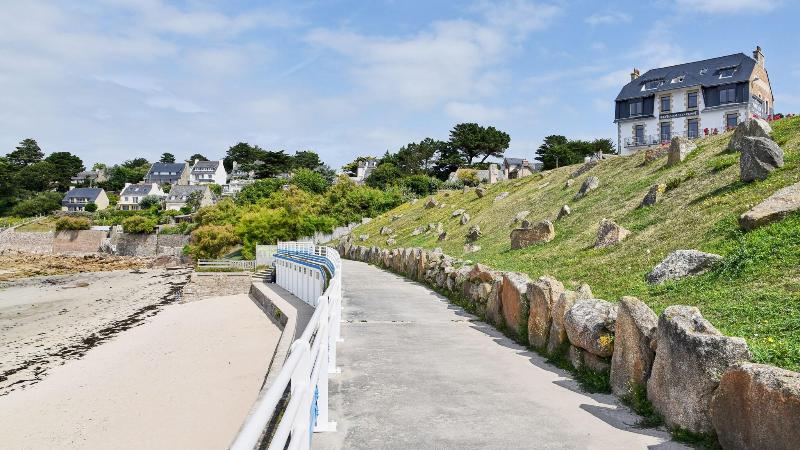 Pavillon De La Plage image
