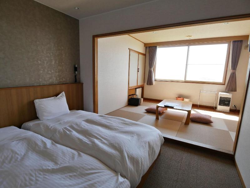 Shiretoko Yuhi No Ataruie Onsen Hostel image