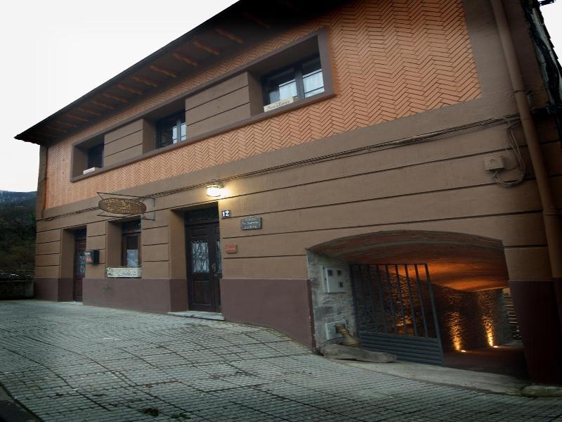 Casa Rural El Sumiciu — exterior view