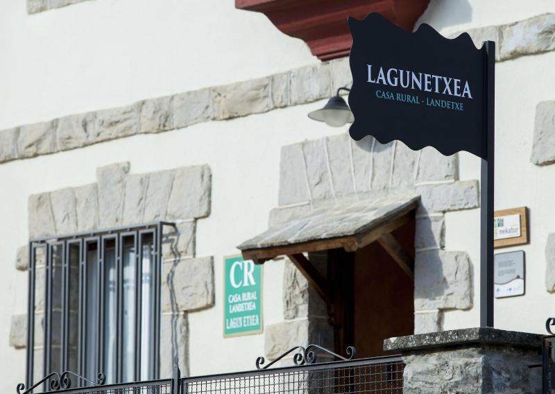Casa Rural De Pobes Lagun Etxea image