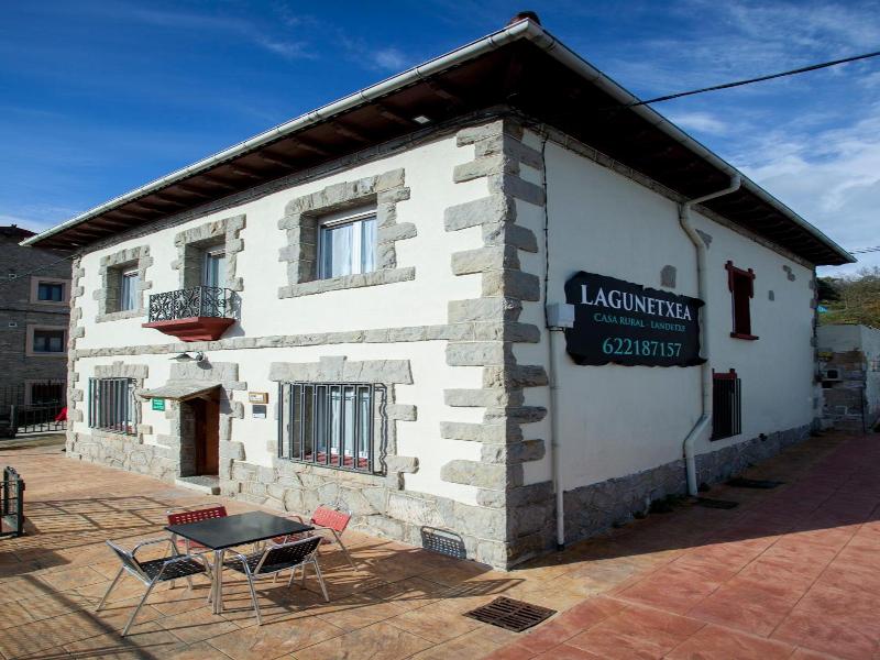Casa Rural De Pobes Lagun Etxea image