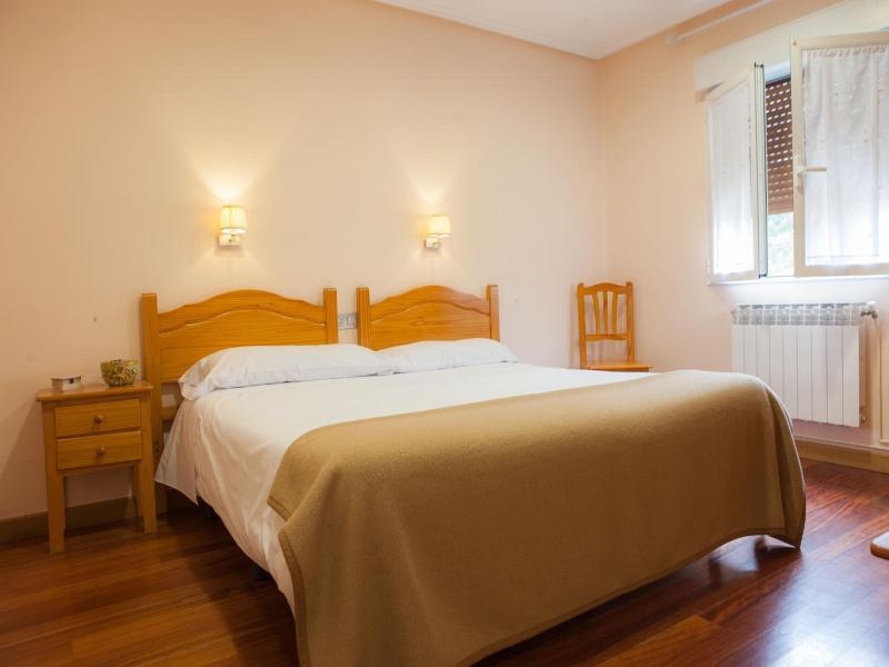 Casa Rural De Pobes Lagun Etxea image