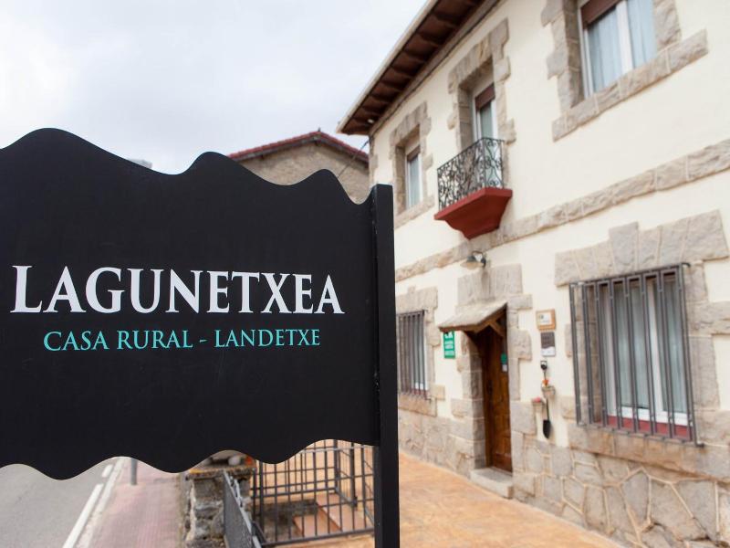 Casa Rural De Pobes Lagun Etxea image