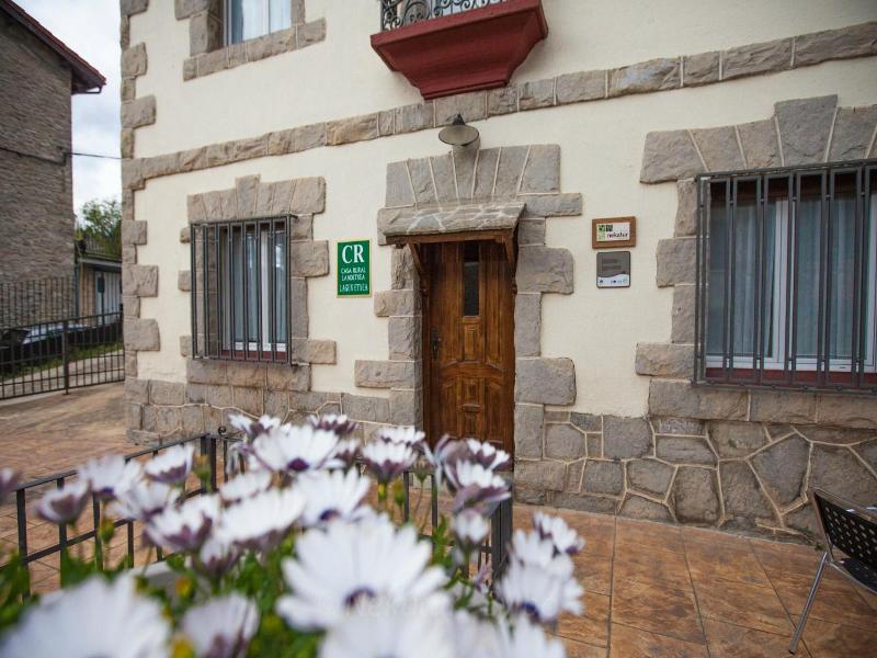 Casa Rural De Pobes Lagun Etxea image
