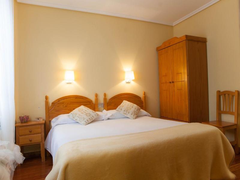 Casa Rural De Pobes Lagun Etxea image