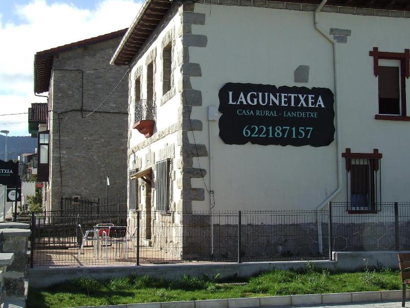Casa Rural De Pobes Lagun Etxea image