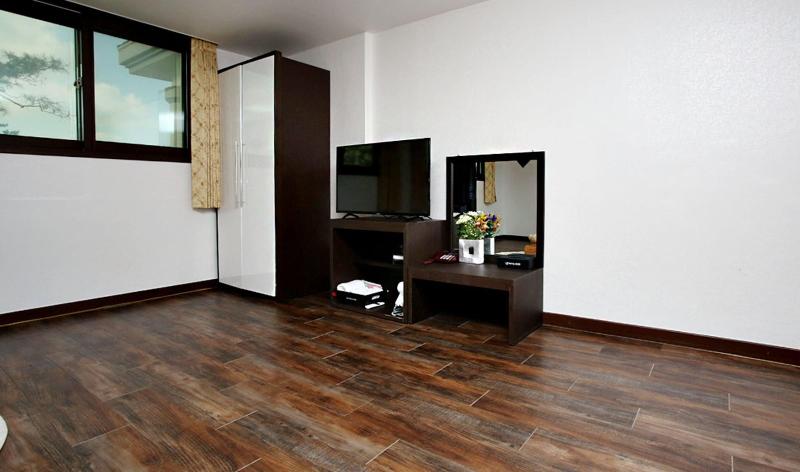Manripo Hotel image