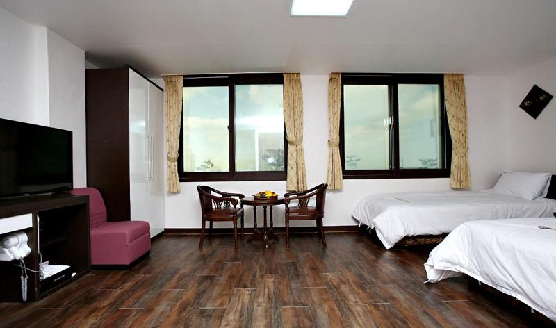 Manripo Hotel image