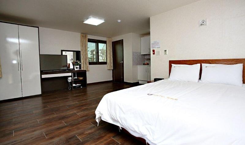 Manripo Hotel image