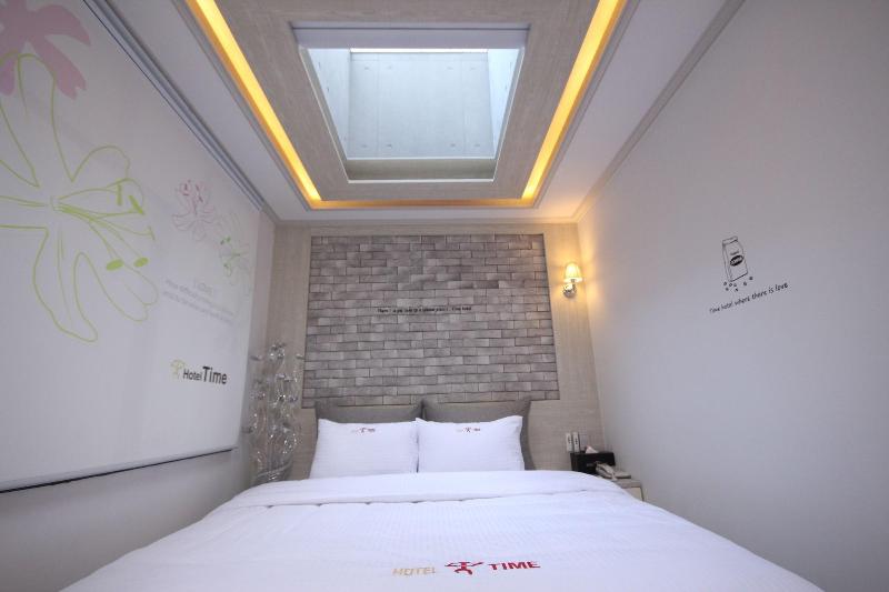 Time Hotel image