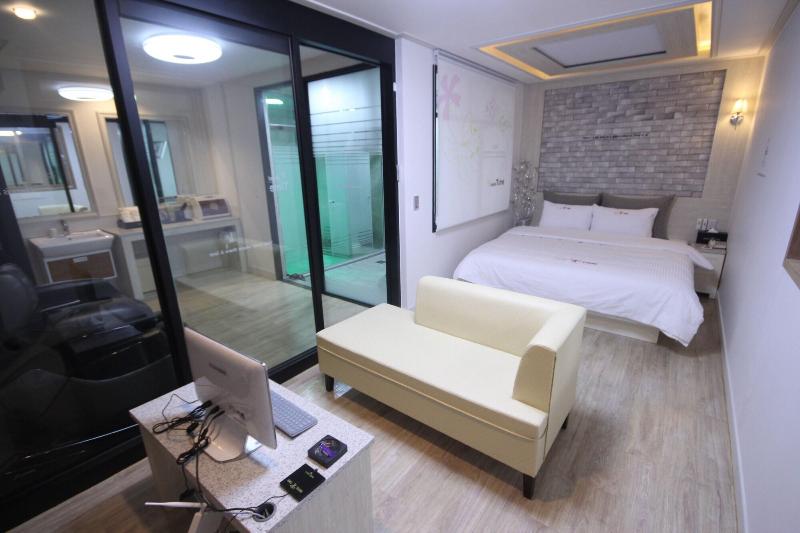 Time Hotel image