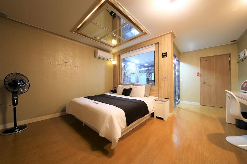 Time Hotel image