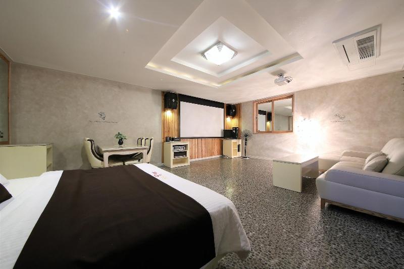 Time Hotel image