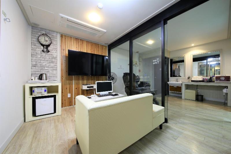 Time Hotel image