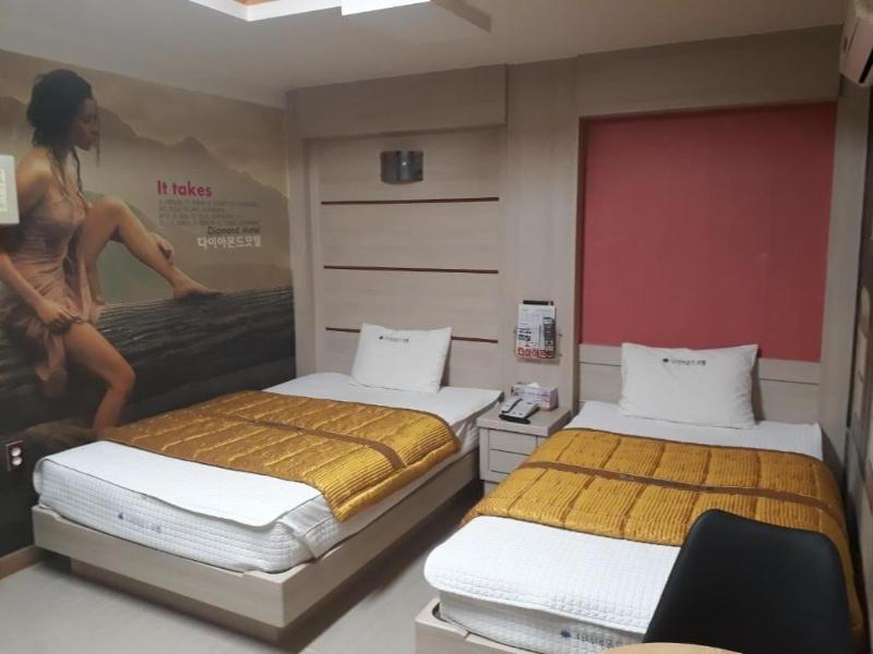 Diamond Motel image