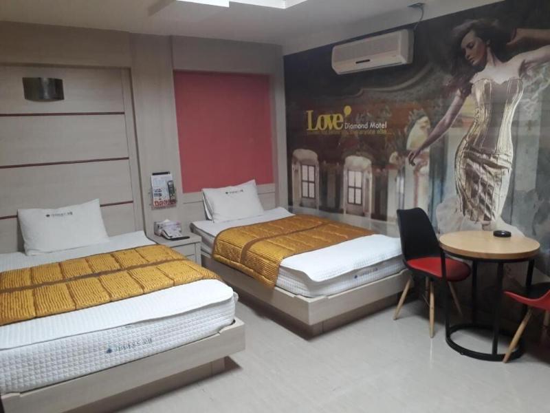 Diamond Motel image