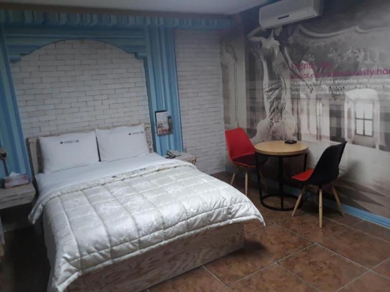 Diamond Motel image