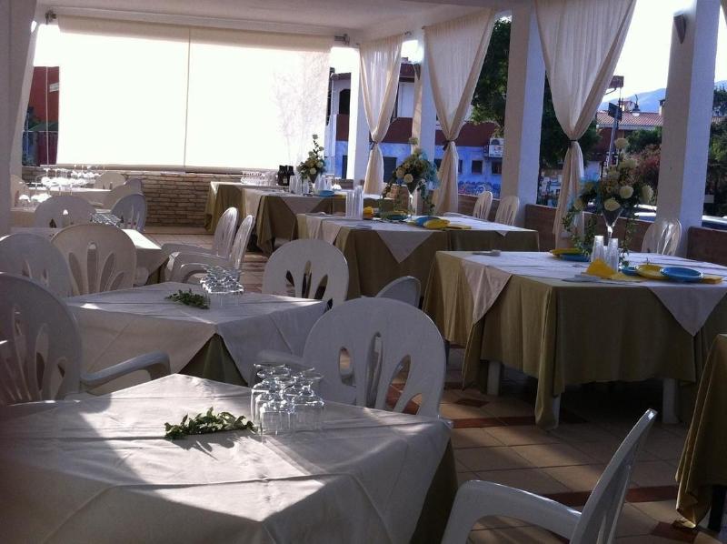Green Gallery Hotel And Restaurant image