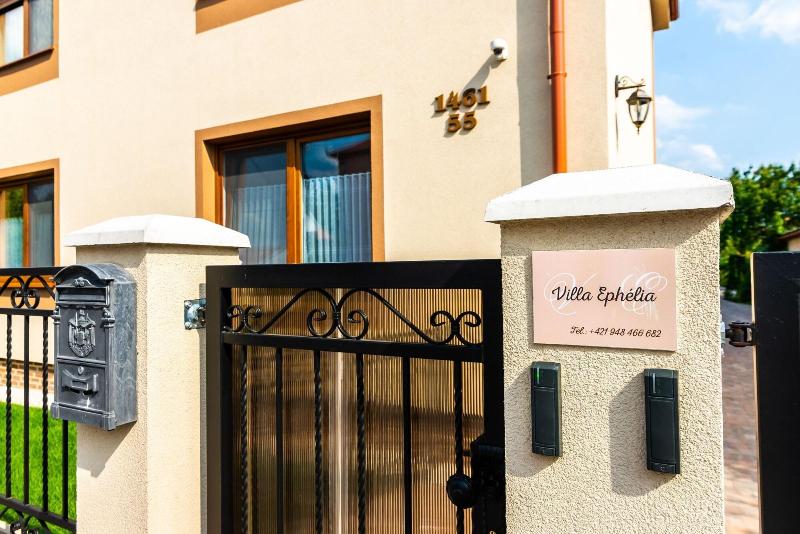 Apartmanovy dom Villa Ephélia