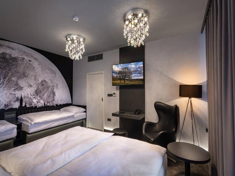 Hotel Grand image