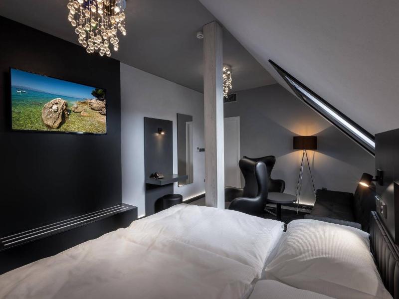 Hotel Grand image