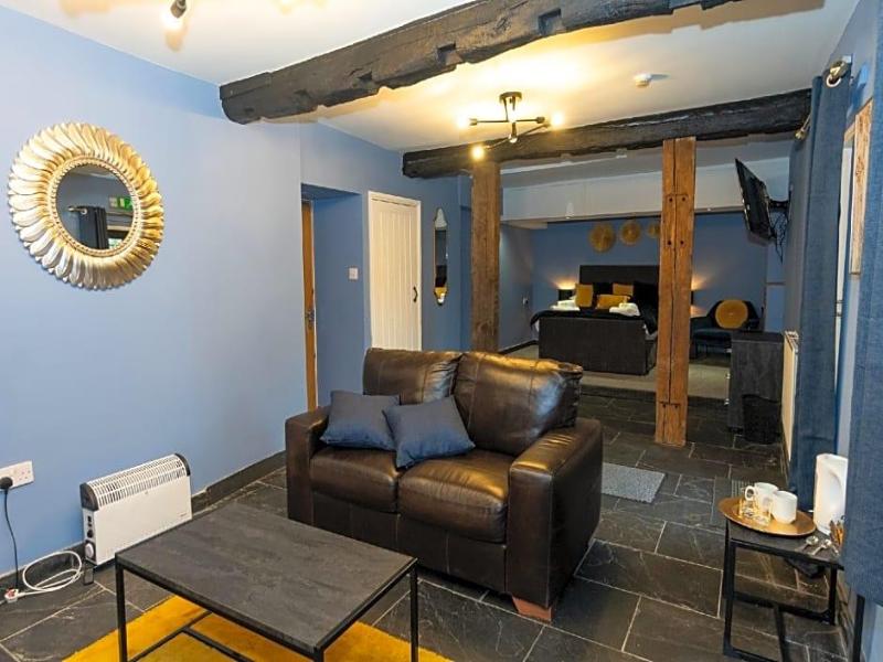 Ancient Unicorn Inn image