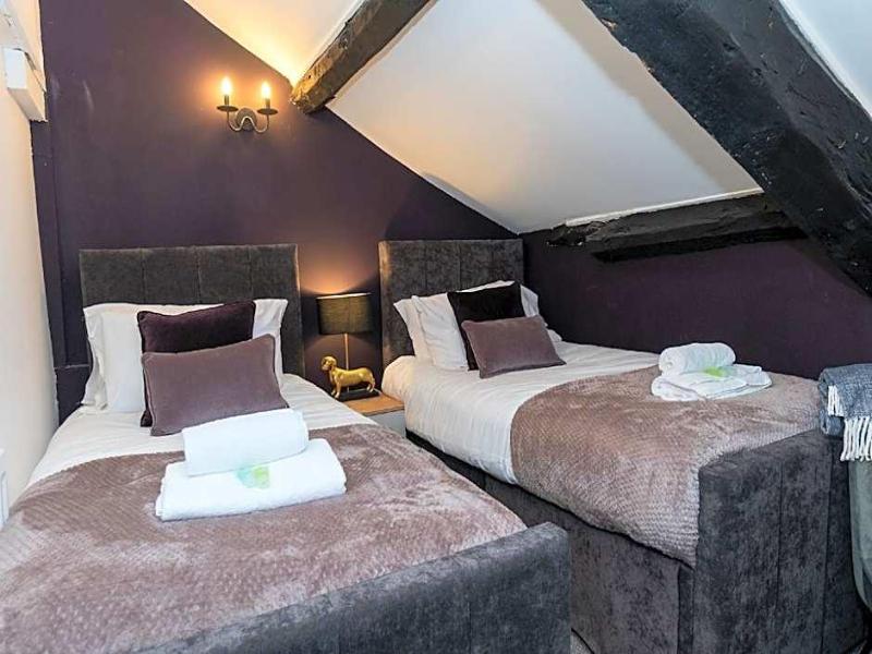 Ancient Unicorn Inn image