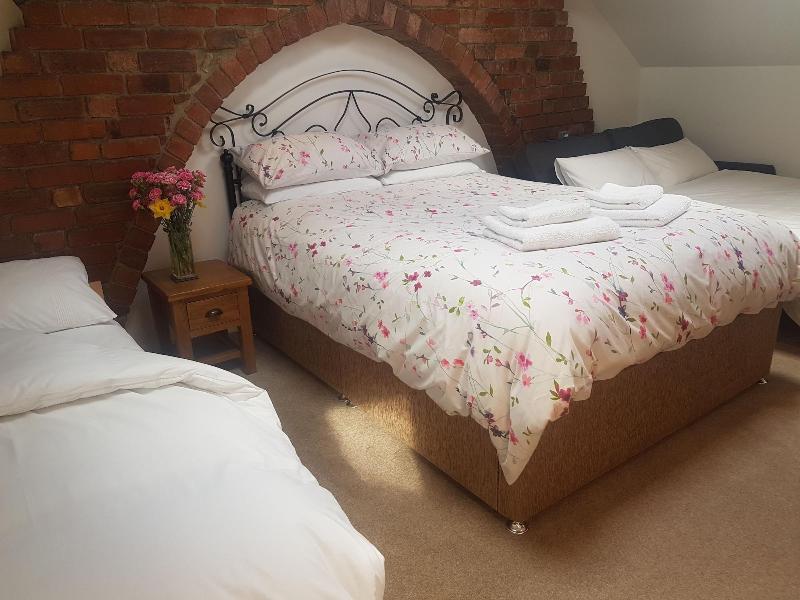 Lyndene image