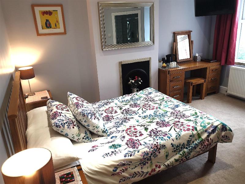Lyndene image