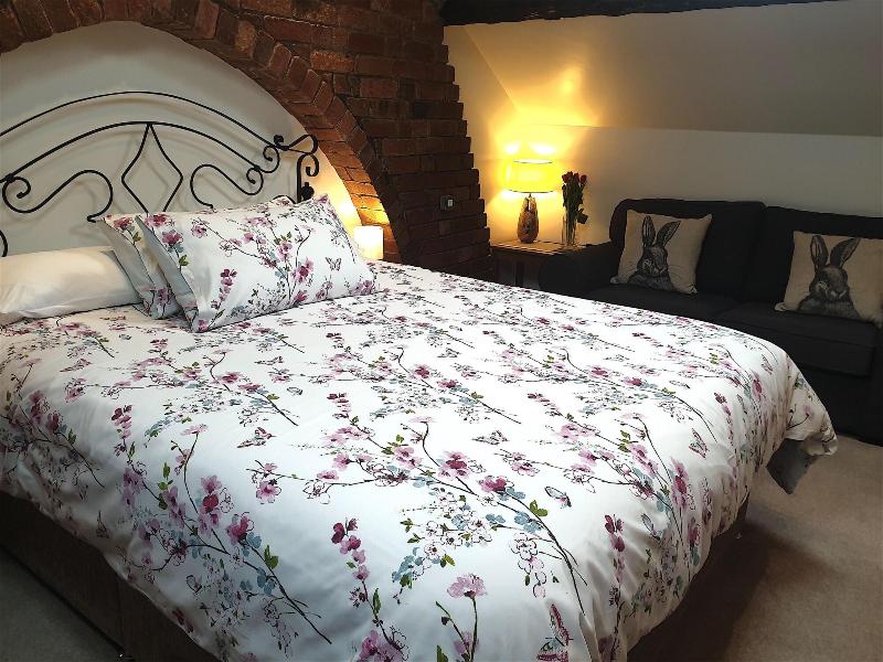 Lyndene image