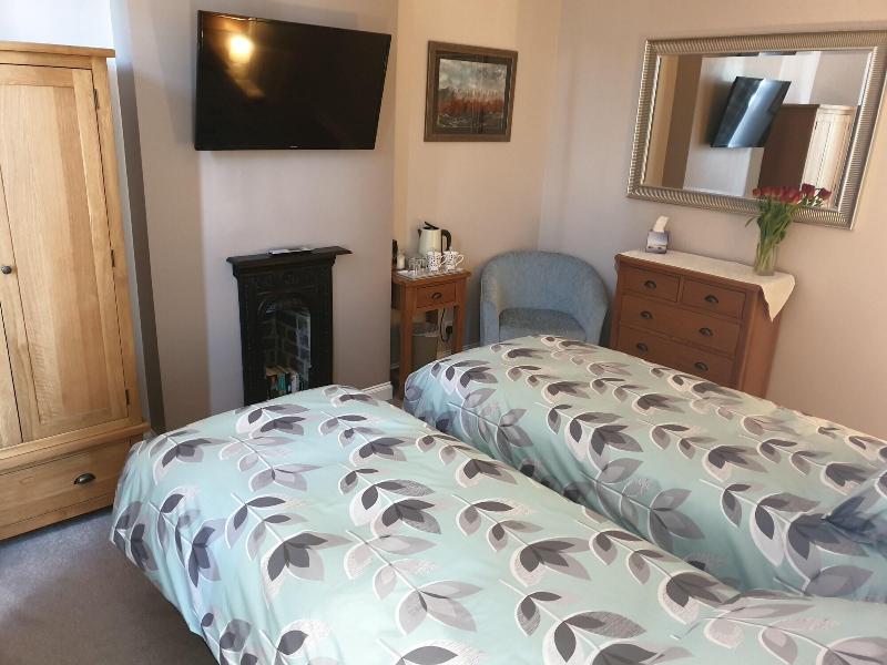 Lyndene image