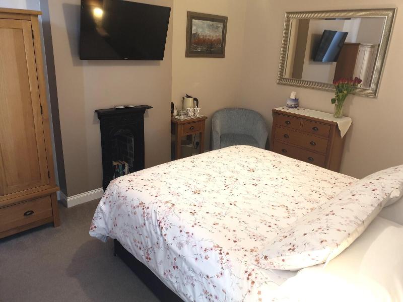 Lyndene image