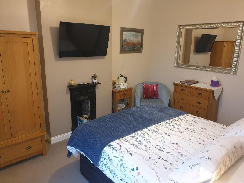 Lyndene image