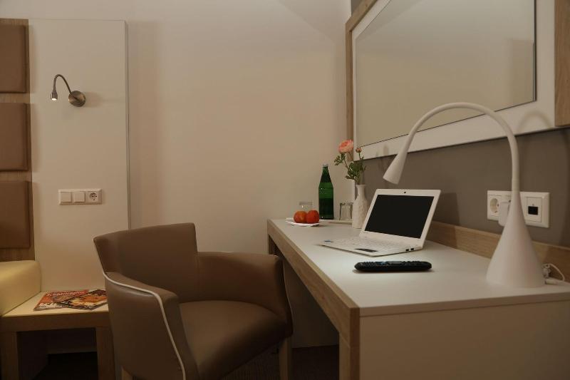 Confour Hotel image