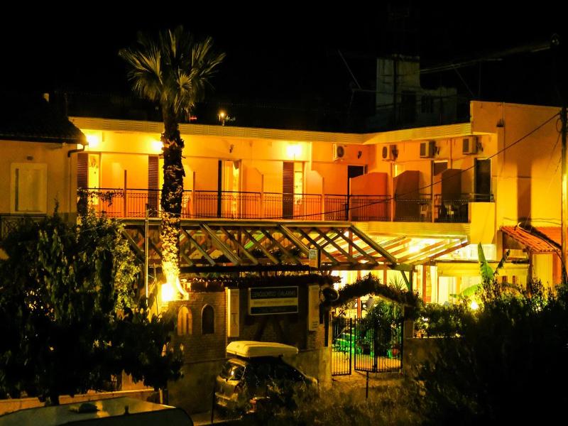 Hotel Galaxias image