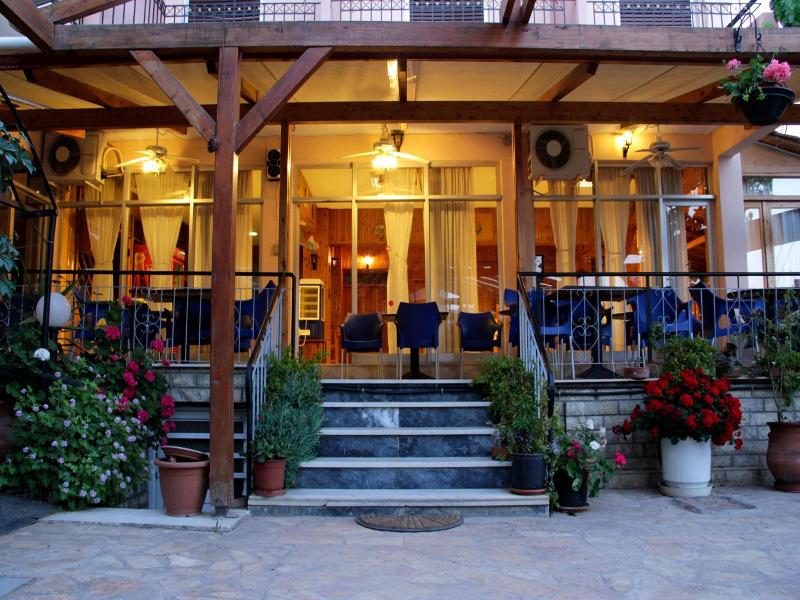 Hotel Galaxias image