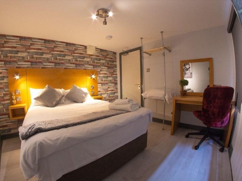 Twenty Hotel & Bar image